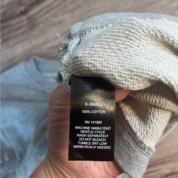 Black Scale Gray Cropped Sweatshirt with Red Detail XS - Picture 6 of 7